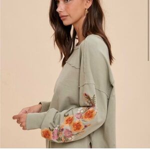 Embroidered Floral Sweatshirt Medium
